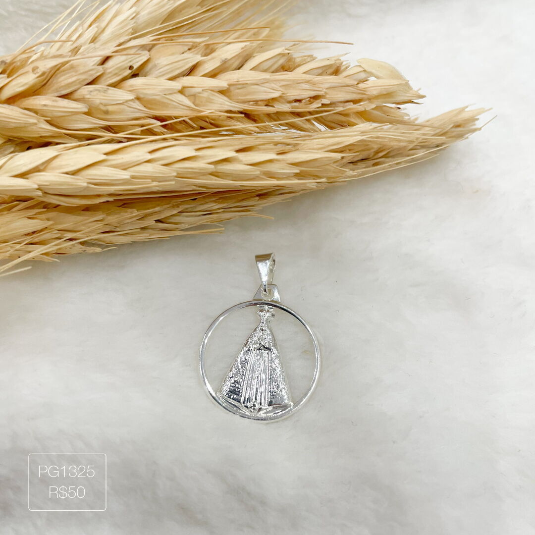 Pingente de N. Senhora Aparecida Círculo Liso Prateado